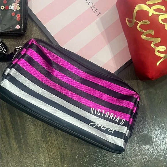 Victoria's Secret Cosmetic Bags - Picture 5 of 7